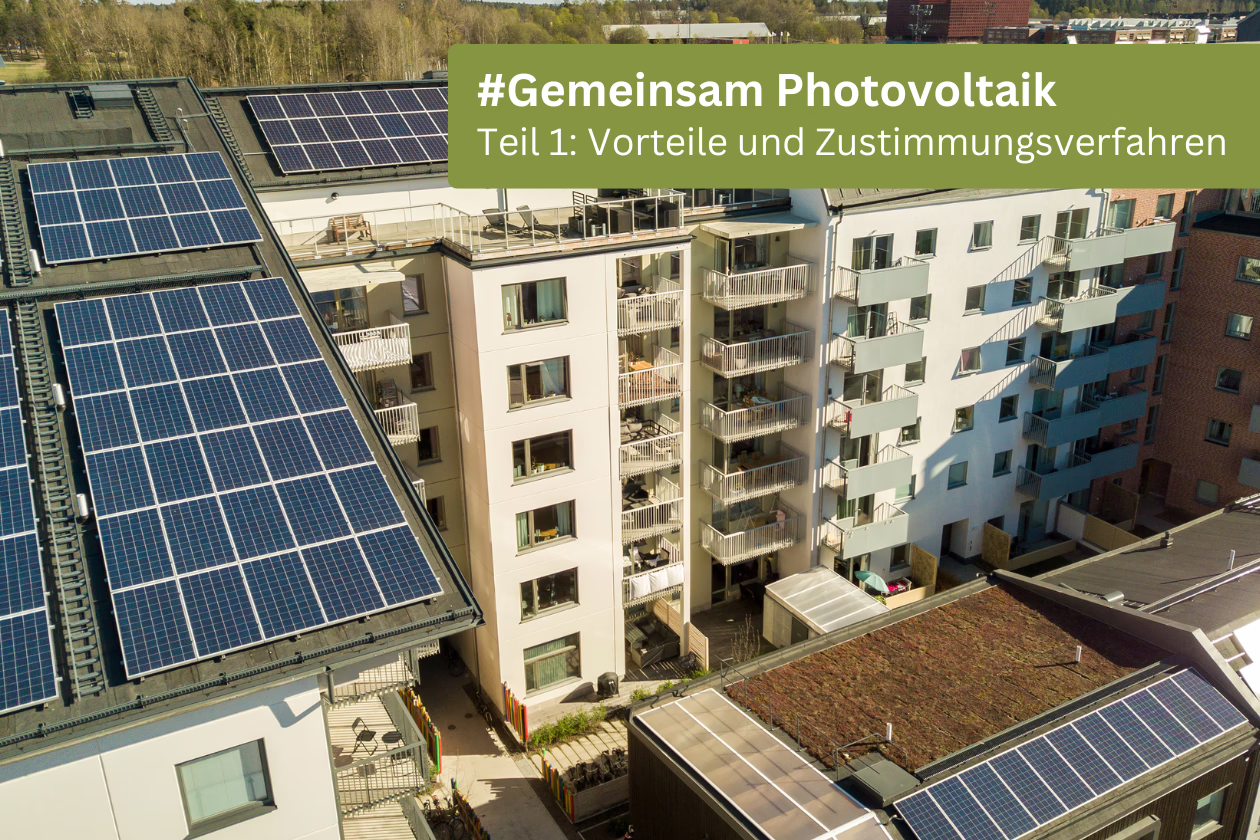 Foto von einem Mehrfamilienhaus mit einer Photovoltaikanlage auf dem Dach.