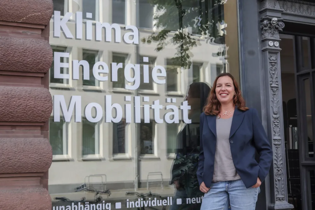 Porträt von Geschäftsführerin Anne Held