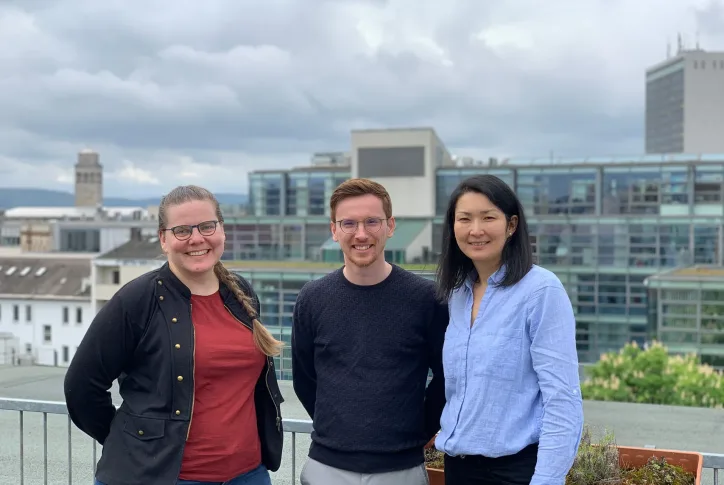 Porträt von drei Personen, in dem Fall die drei, die für die Kompetenzstelle KEFF+MO zuständig sind.